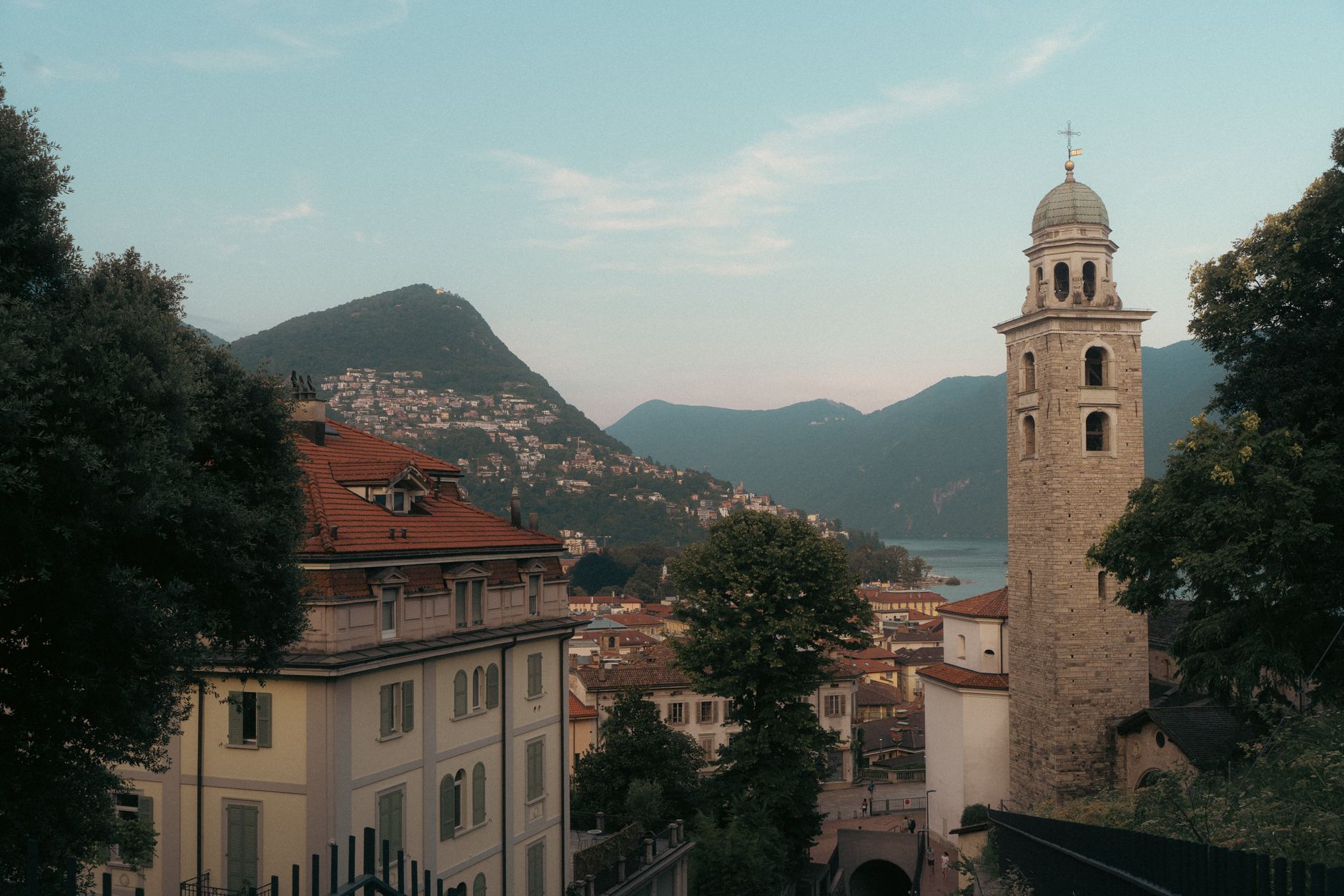 Ville de Lugano en Suisse - paysage urbain et architecture
