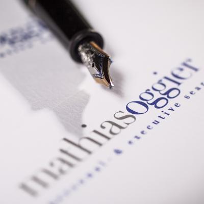 Logo mathias oggier personal- & executive search